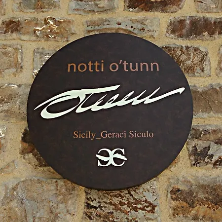 Guest house Notti O' Tunn Luxury In Centro 3*