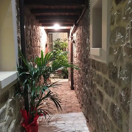 Guest house Notti O' Tunn Luxury In Centro Geraci Siculo